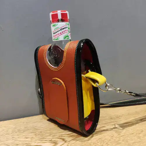 Carriel de cuero™ Lleva tu media con estilo y tradición paisa.