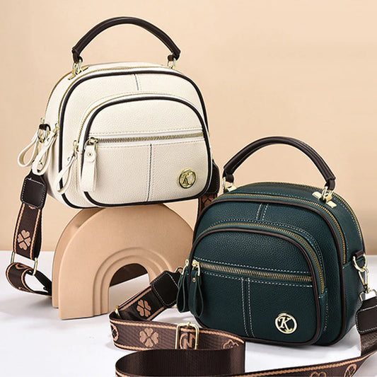Bolso clásico multifuncional con compartimentos ajustables y correa ancha para el hombro.